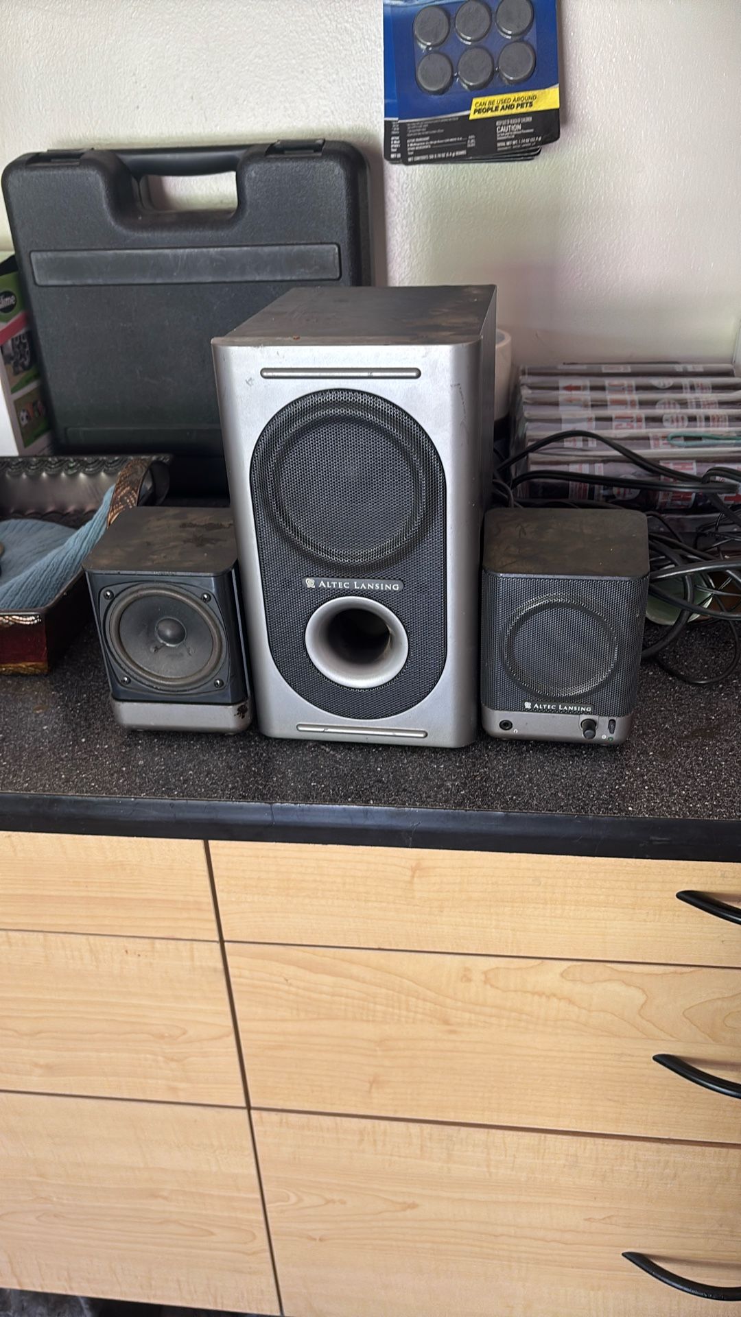 Computer speakers amplify