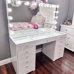 Makeup Vanity with Bluetooth Mirror / price includes delivery and assembly Financing available , In Stock 