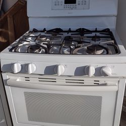 GE Gas Stove + Under Cab Microwave