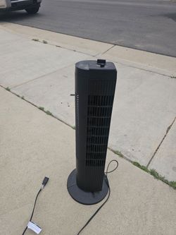 Floor Fan Works Good 28 inch tall