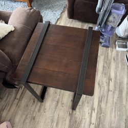 2 piece end-table set 