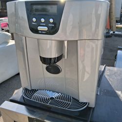 Ice Maker/ Water Dispenser New