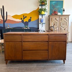 Buffet / Sideboard / Credenza / Entertainment Center / TV Stand / MCM!