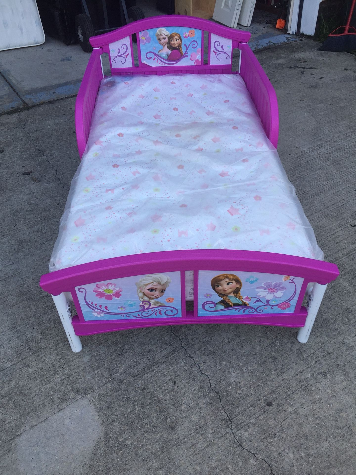 Delta Frozen toddler bed with mattress $40