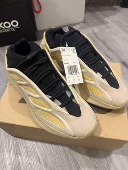 Yeezy 700 V3 Safflower