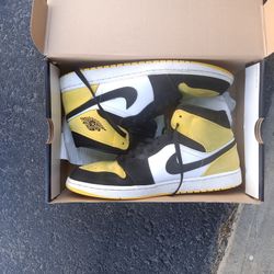 Jordan 1s Size 13 Black/Yellow