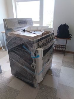 New  General Electric Gas Range