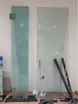 Glass shower doors