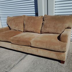 Sofa oversized in great condition