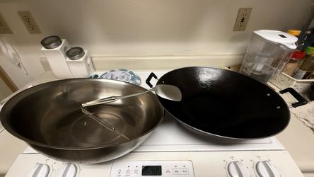 Cast Iron wok set (like new)