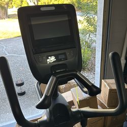 Precor 885 Experience Total Body Elliptical (new)