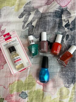essie nail polishes! 🫶🏼