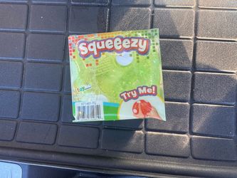 Squeezy dice green BNIB