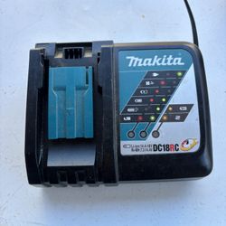 Makita Charger 