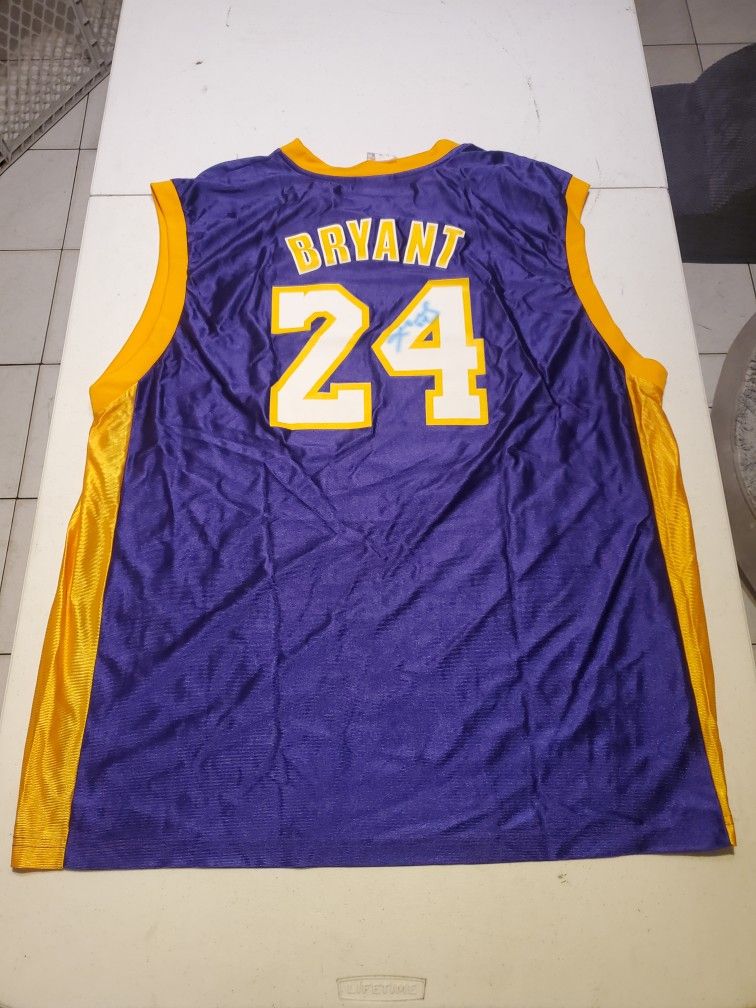 Kobe Bryant Signed Jersey 2007 Lakers (Faded Signature)