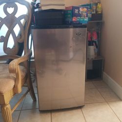 Mini Fridge 