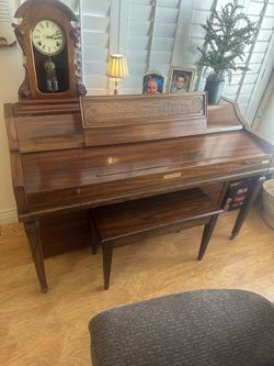 Beautiful Baldwin Aerosonic piano