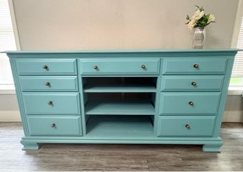 XL 9 Drawer Dresser/Media Center