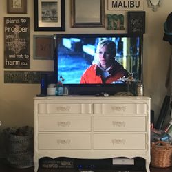 White Shabby Chic Dresser/Chest Of Drawers