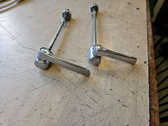 Dura ace front and rear wheel skewers for road bike