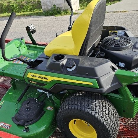 John Deere Ztrack (24 Hp/54in Deck) 3 Hr Run Time