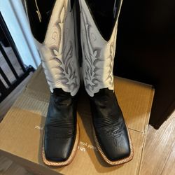 Women’s Justin Cowboy Boots