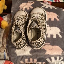 Child’s Converse Size 9