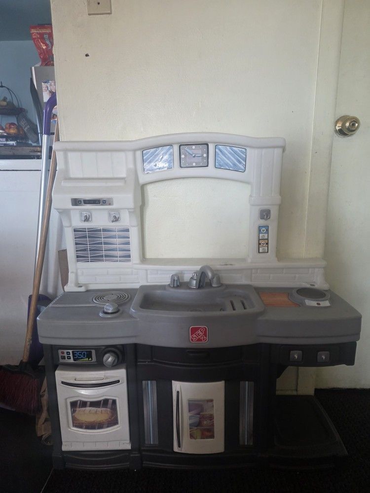 Step 2 Play Kitchen 