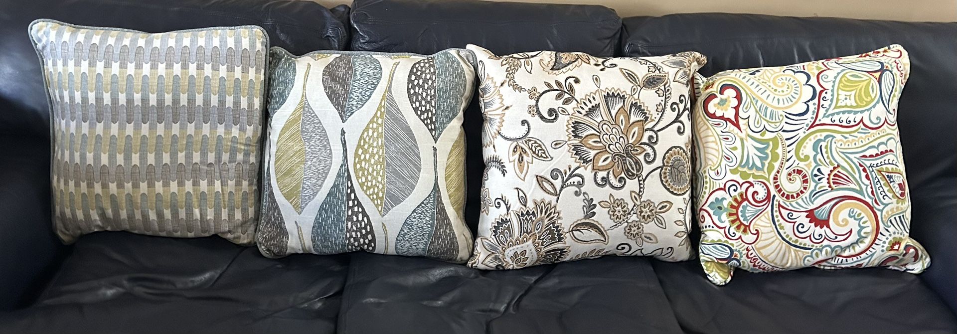 Four Beautiful Earth Tone accent Pillows. Like New