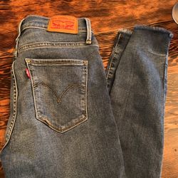 Womens Super Skinny Levi Size 25 NWOT