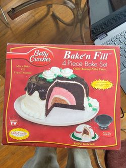 Vintage BETTY CROCKER Cake Kit