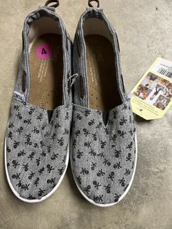 Tom’s Size 4 Shoes