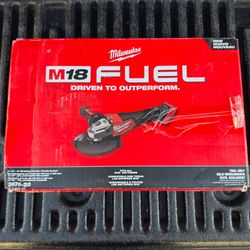 Milwaukee
M18 FUEL 18-Volt Lithium-Ion Brushless Cordless 4-1/2 in./6 in. Braking Grinder with Paddle Switch (Tool-Only)