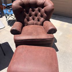 Comfortable Lounge Chair With Ottoman 