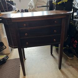 Vintage Sewing Machine 