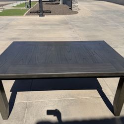Dining Tables 