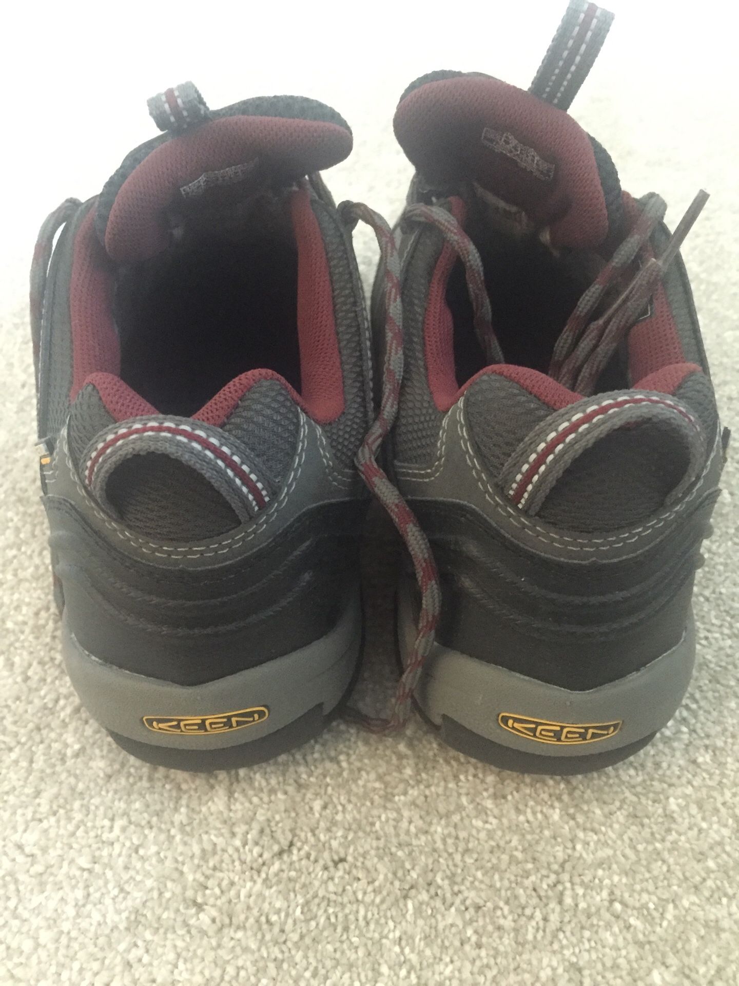 Women’s keen hiking boot size 8