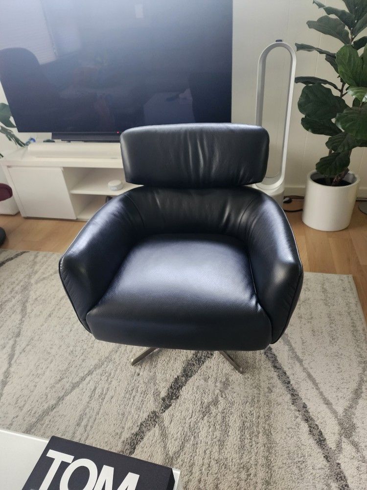 Saxon Black top grain swivel leather chair