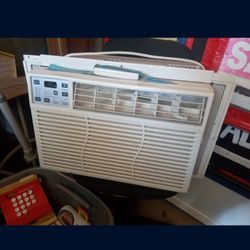 Ge General Electric Air conditioner With Remote 