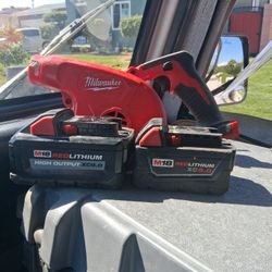 2 Milwaukee 18 Volt Batteries & Blower