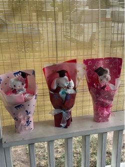 Hello kitty graduation bouquet 💐