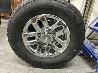 4 Rines y gomas  305 × 60 × 18 Silverado gmc 8 huecos año 2020 modelo 2500 y 3500