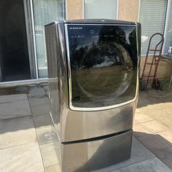 Premium LG SIGNATURE dryer