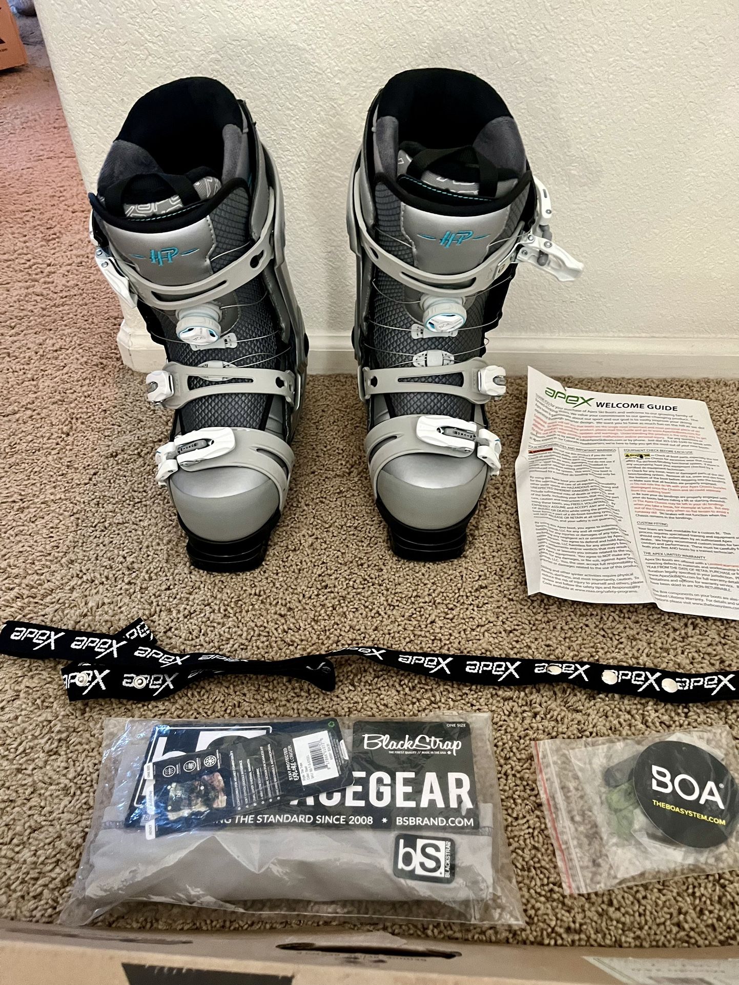 Apex Ski Boot System / Womens size Mondo 24.0 or 7 US / HP Blanca