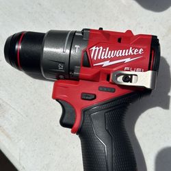 MILWAUKEE HAMMER DRILL 