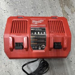 Milwaukee 48-59-1802 M18 Dual Bay Simultaneous Rapid Charger