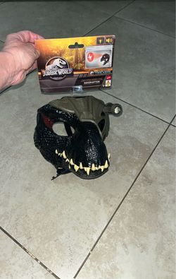 Jurassic World Indoraptor Dinosaur Mask with Tracking Gear, Light & Sound