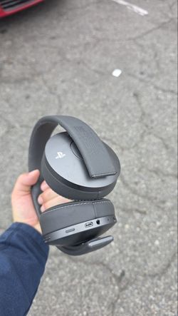 PlayStation Gold Wireless Headset - The Last of Us Part II Limited Edition