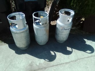Forklift propane tanks