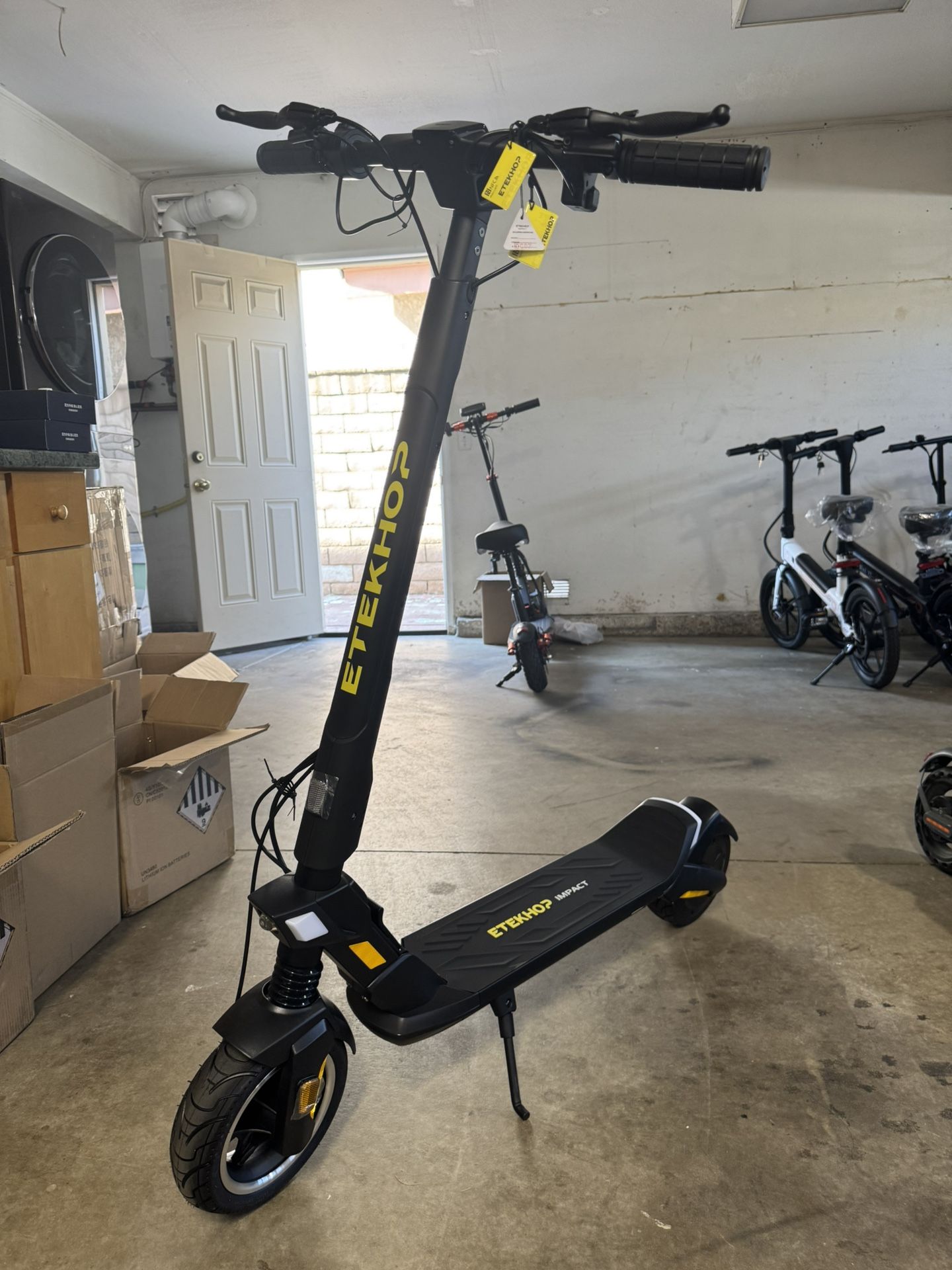 Front and rear shock absorbing design electric scooter